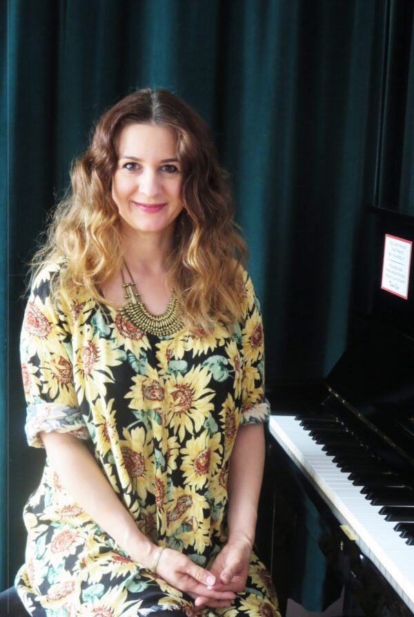 Private 1-on-1 (Online) Singing Lesson with Kat (founder)