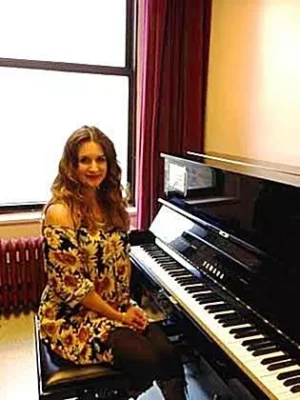 Private 1-on-1 (In-Person) Singing Lesson with Kat